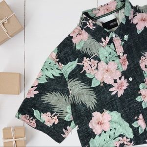 New Men’s Sunrise Kingdom Floral Button Up Size M